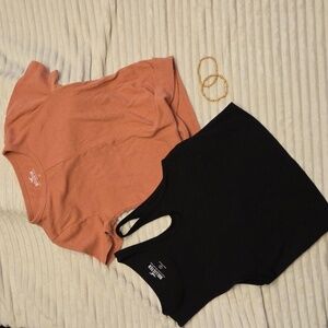 Hollister - Women's Black and Salmon Tops Set